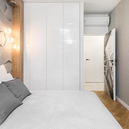 Business - Two Bedrooms - Mennica Residence&166 Διαμέρισμα *
