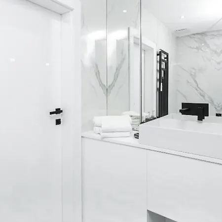 Business - Two Bedrooms - Mennica Residence&166 Apartment Warsaw